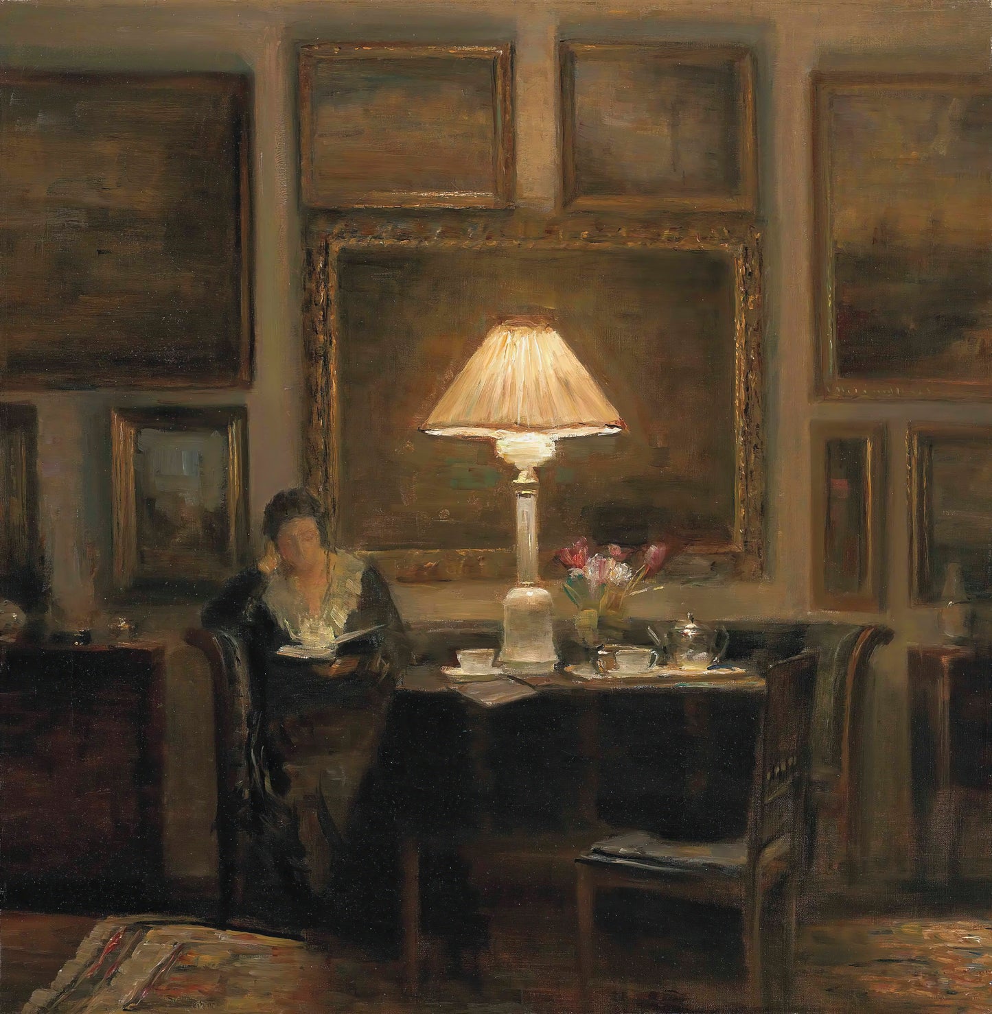 Uma senhora lendo à luz da lâmpada - Carl Holsøe